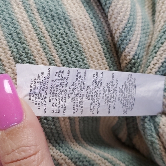 Nasty Gal Cropped Bell Sleeves Sweater Size Medium - Picture 5 of 6